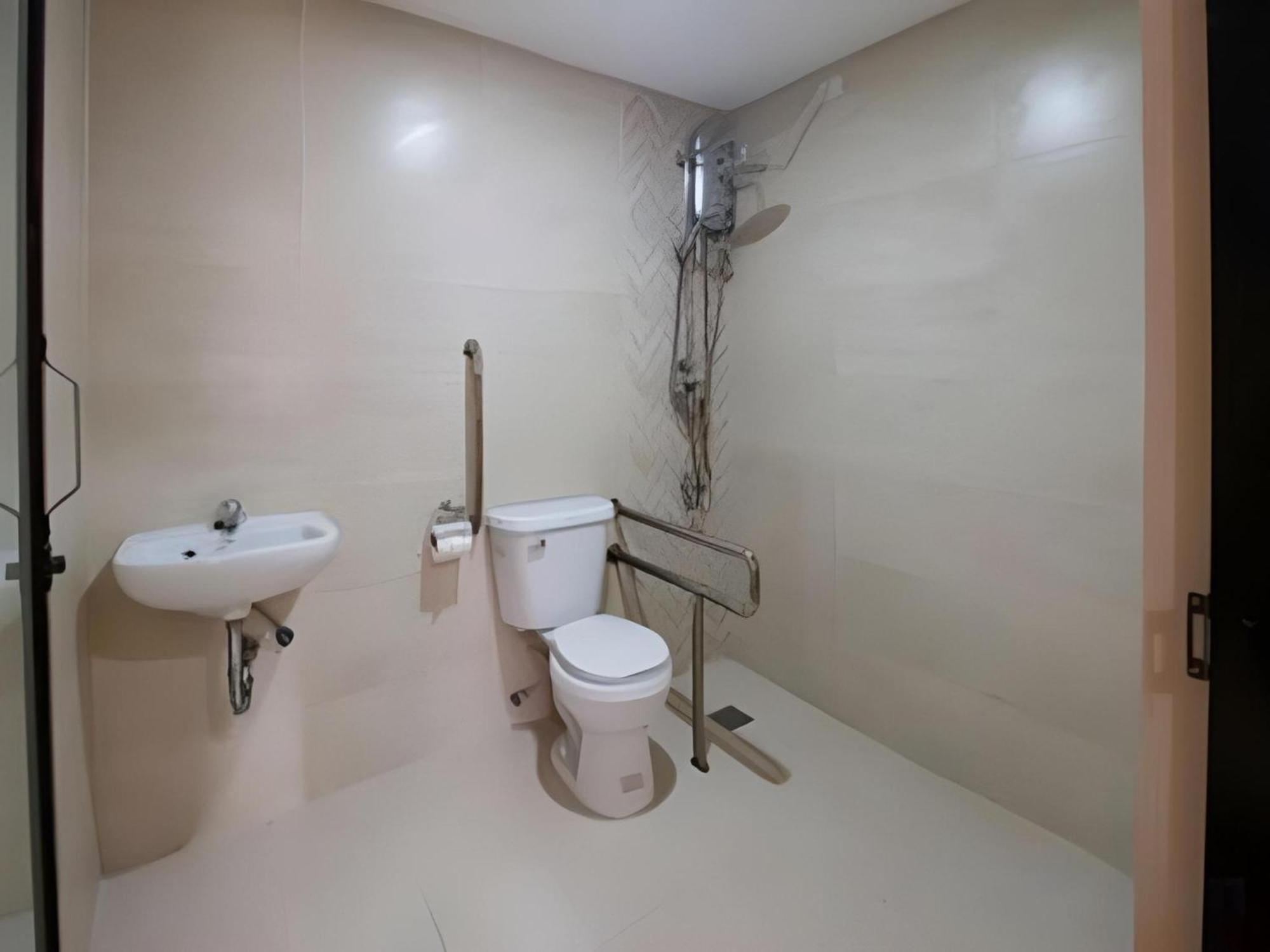סבו Super Oyo 832 The Teepee Place Hostel & Residence Inn מראה חיצוני תמונה